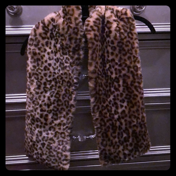 Leopard Faux Fur Shrug Wrap Scarf - Picture 1 of 8